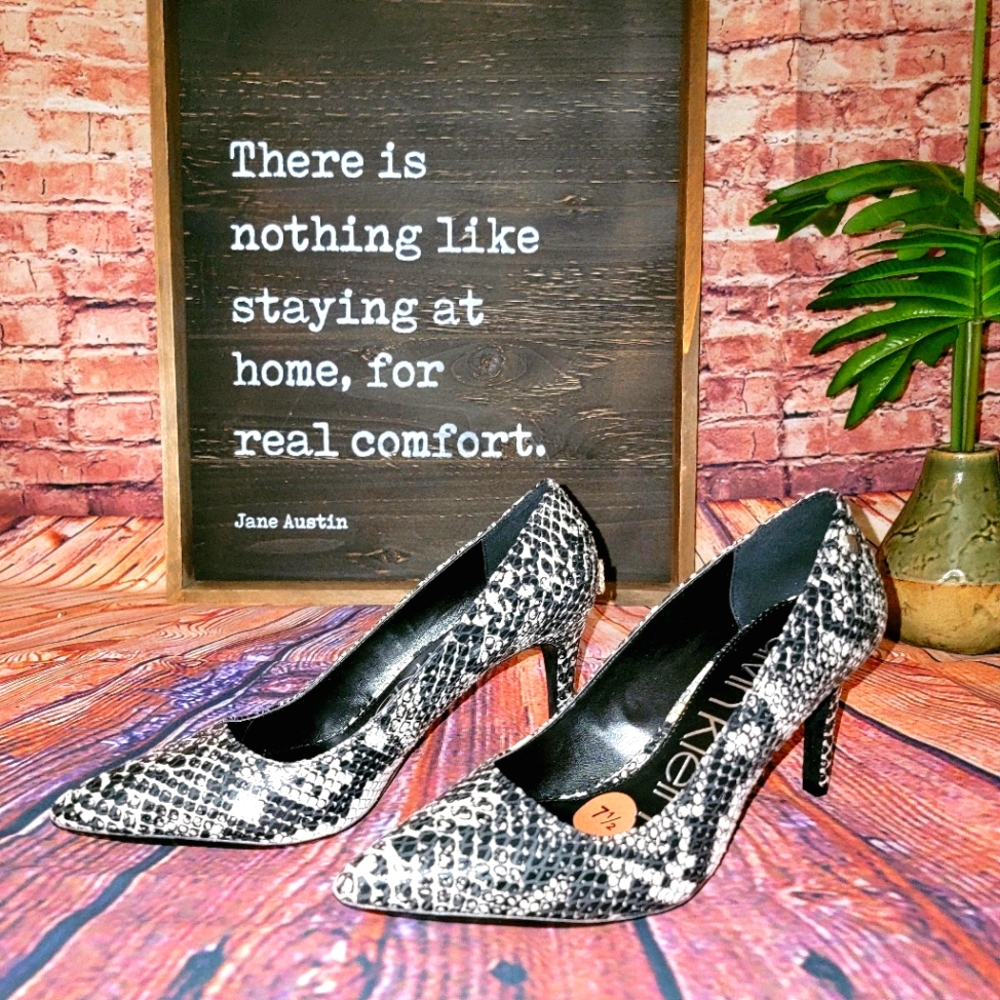 Calvin Klein Pumps